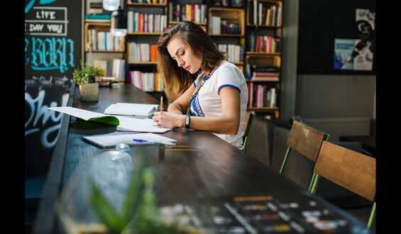 Smart Ways Students Can Use Affordable Essay & Research Paper Services in 2025