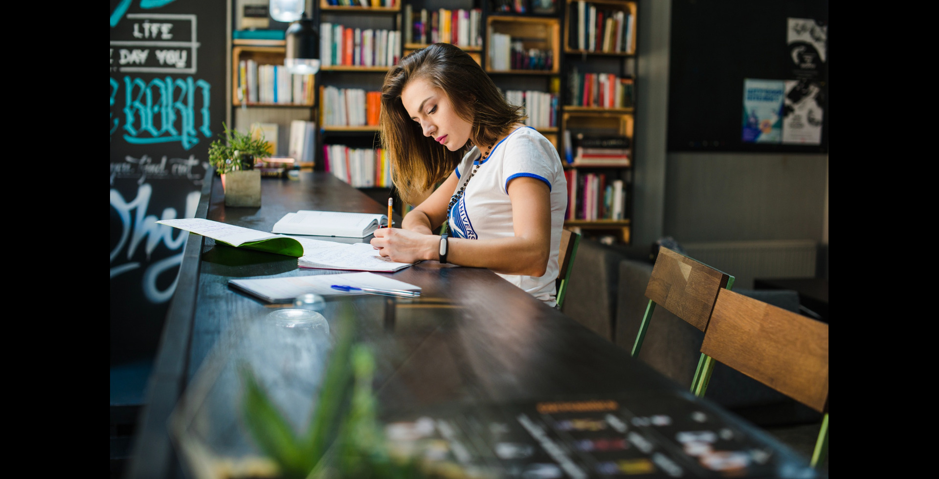 Smart Ways Students Can Use Affordable Essay & Research Paper Services in 2025